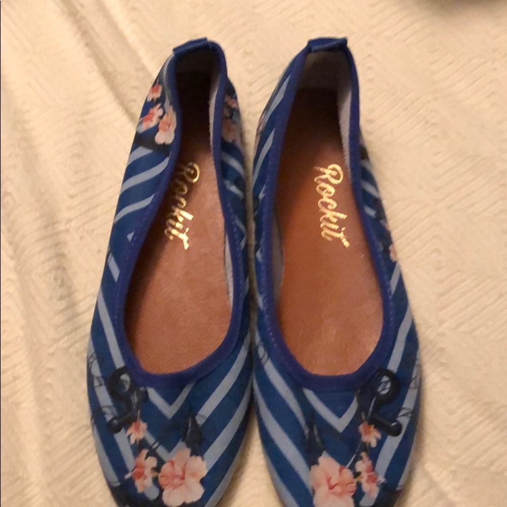 NWT cute leather flats